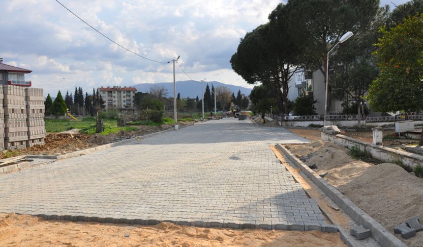 Cumhuriyet Mahallesi’nde yollar yenileniyor