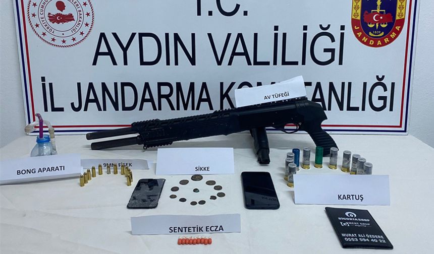 Terk edilen araçta sikke ve uyuşturucu ele geçirildi