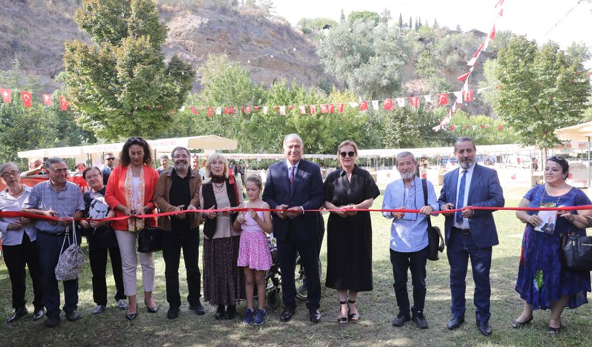 Efeler’in edebiyat şöleni başladı