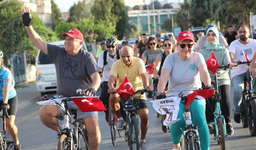 Efeler'de pedallar çevre dostu ulaşım için döndü