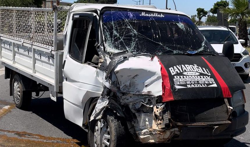 Nazilli'de TIR'la kamyonetin çarpıştığı kazada baba ve iki çocuğu yaralandı