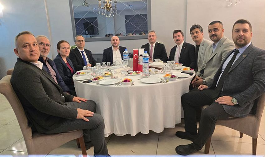 AY-SİAD üyeleri iftarda buluştu