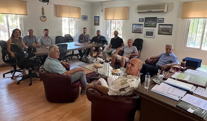 Kaymakam Keklik Kuşadasıspor'u ziyaret etti