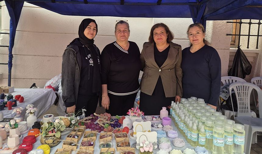 Engelli çocuklara sera yapmak için kermes düzenlediler