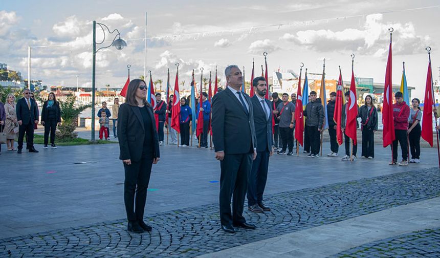 Kuşadası’nda 24 Kasım Öğretmenler Günü kutlandı