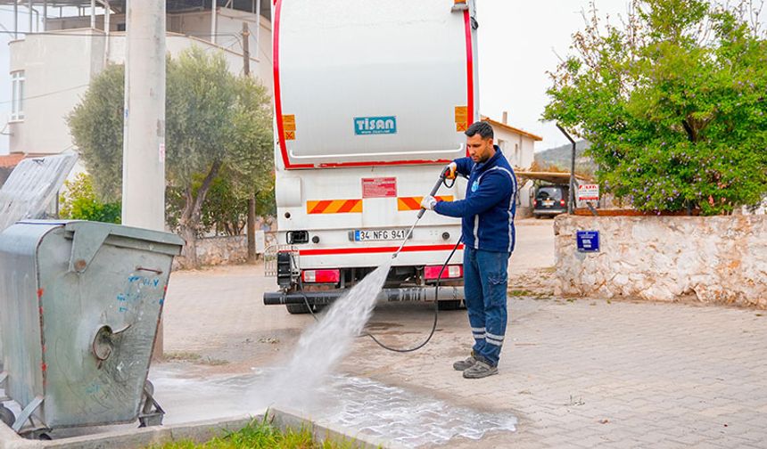 Akbük’te temizlik çalışmaları hız kesmeden devam ediyor