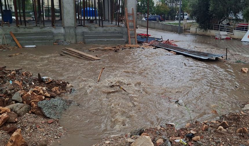 Didim’i sağanak yağış vurdu!