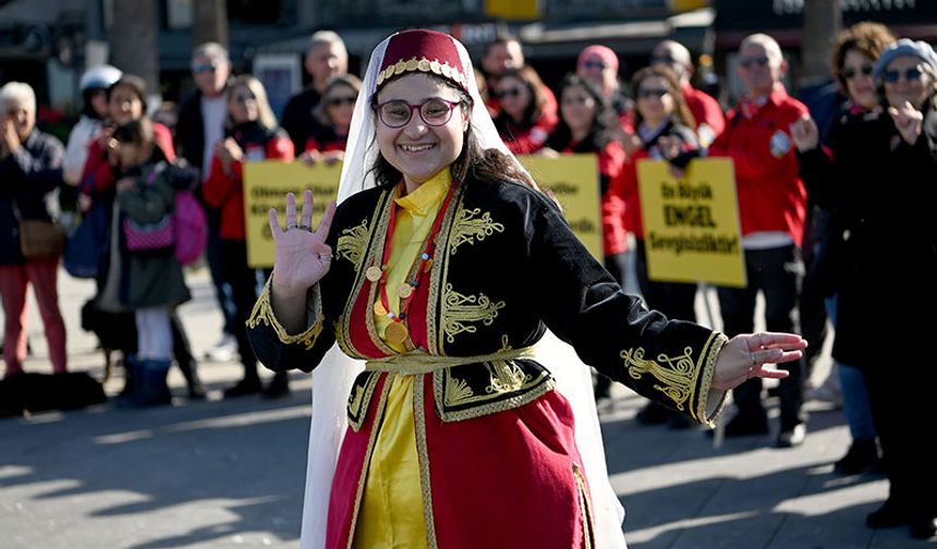 Kuşadası'nda '3 Aralık Dünya Engelliler Günü' kutlandı