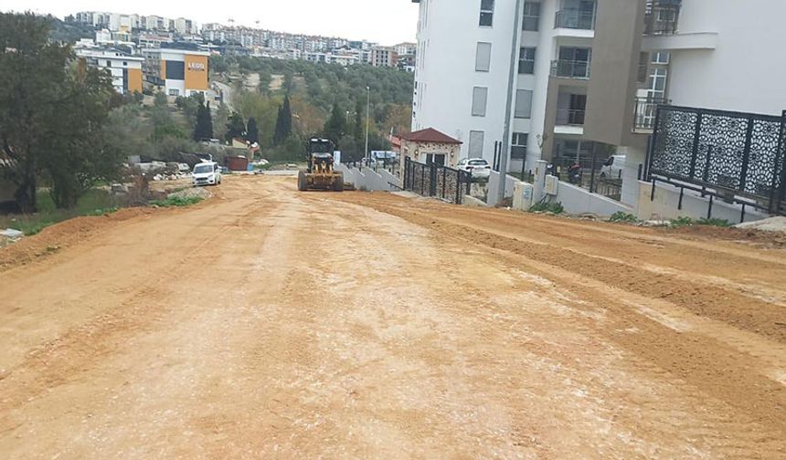 Büyükşehir Belediyesi, Kuşadası’nın yollarını yenilemeyi sürdürüyor