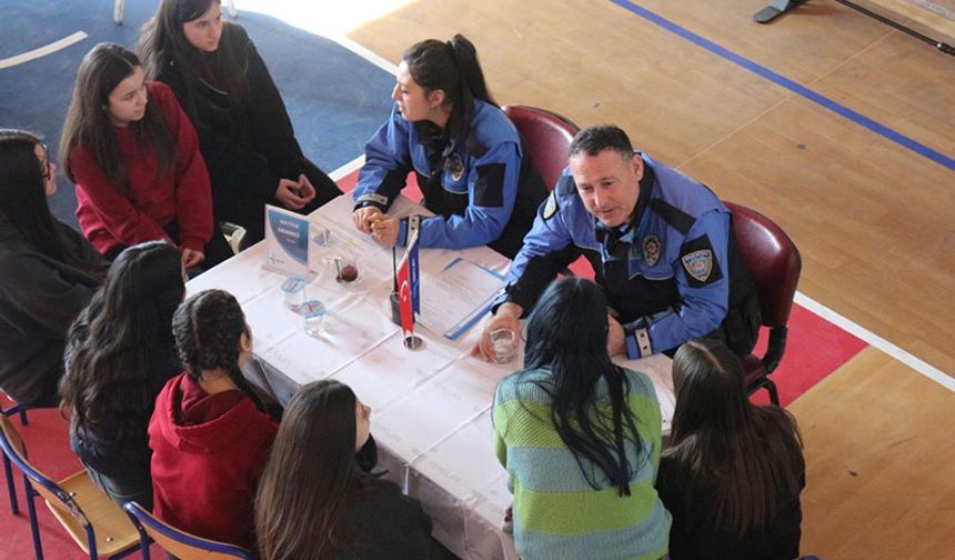 Germencik'te liseli gençler polisliği tanıdı