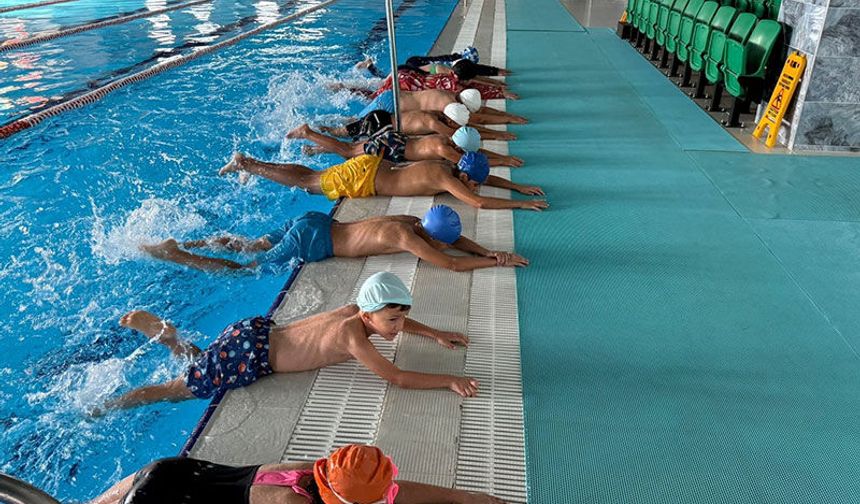 Aydın'da 21 bin kişi yüzme öğrendi