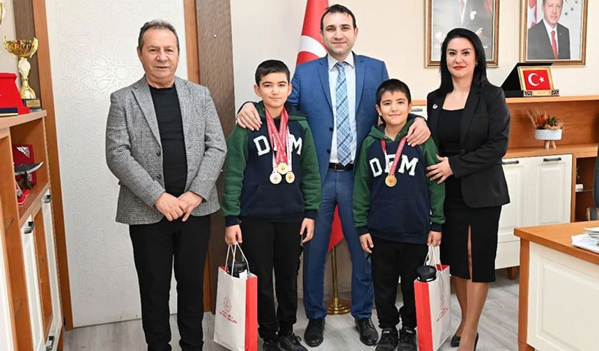 Yüzme yarışında il birincisi oldular