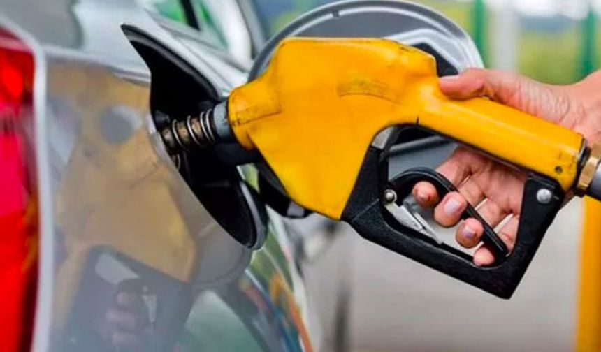 Akaryakıta önce zam sonra indirim geldi