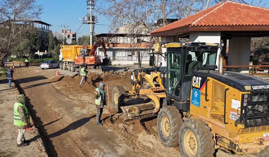 Büyükşehir Belediyesi Efeler’in yollarını yeniliyor