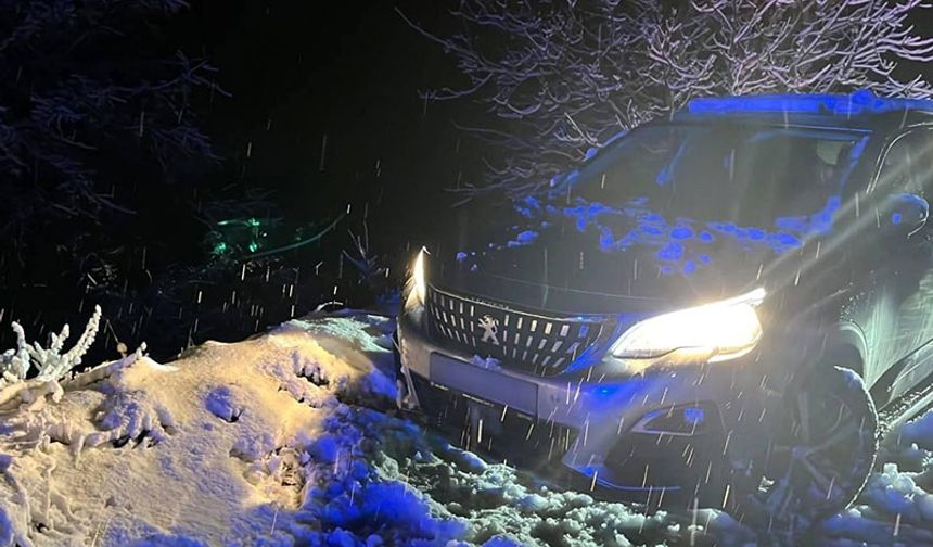 Kar yağışı nedeniyle mahsur kalan aile kurtarıldı