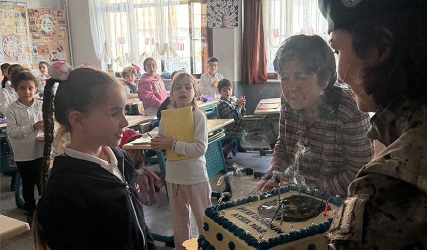 Şehit kızına sürpriz doğum günü kutlaması