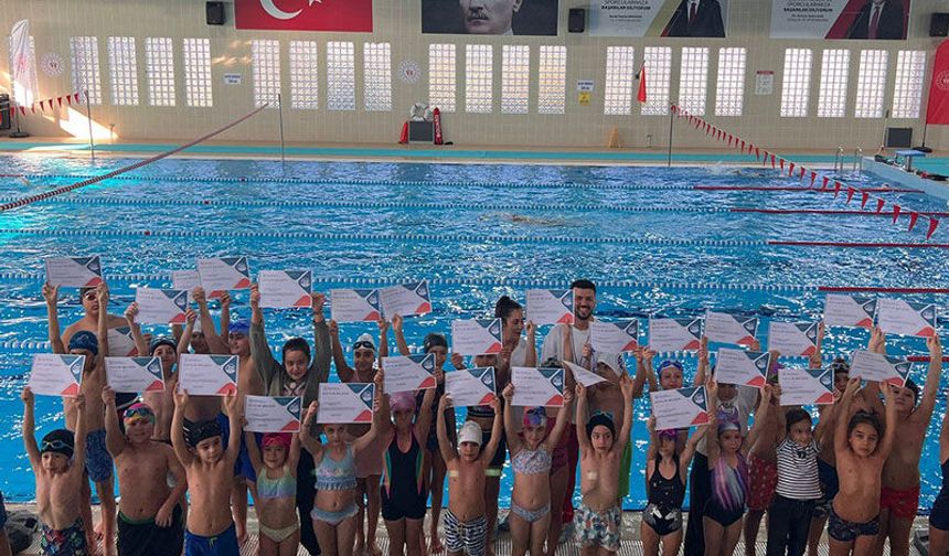 Aydın'da 2 ayda 200 çocuk yüzme öğrendi