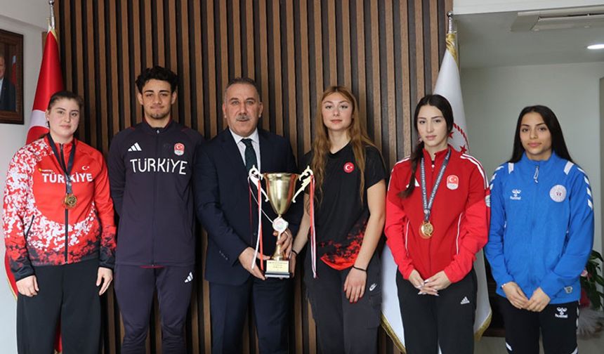 Aydınlı Sporcular Türkiye şampiyonasından madalyalarla döndüler