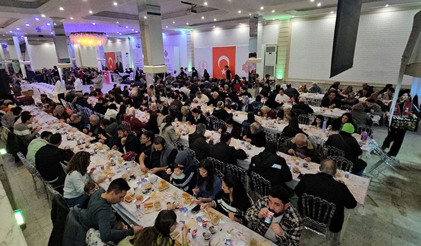 Nazilli'de vatandaşlar Vakıflar Müdürlüğü'nün iftarında buluşuyor