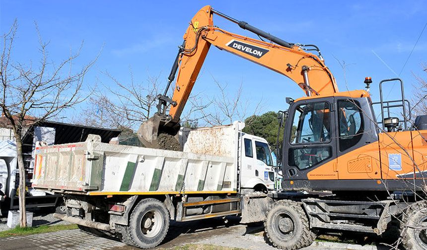 Kuşadası Belediyesi’nden kapsamlı dere temizliği