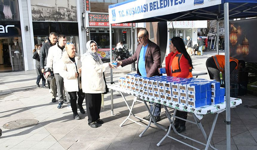 Kuşadası Belediyesi’nden Berat Kandili’ne anlamlı ikram