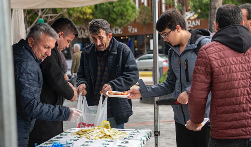 Kuşadası Belediyesi'nden  deprem şehitleri lokma hayrı