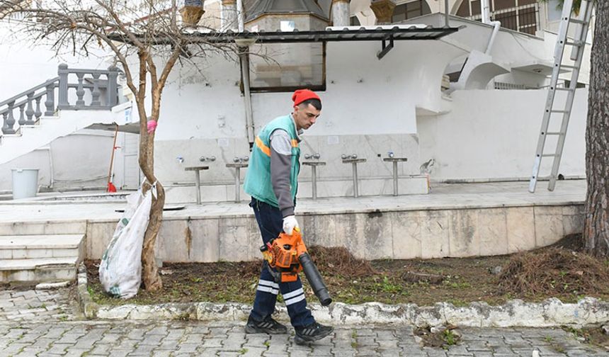 Kuşadası Belediyesi camileri ramazan ayına hazırlıyor