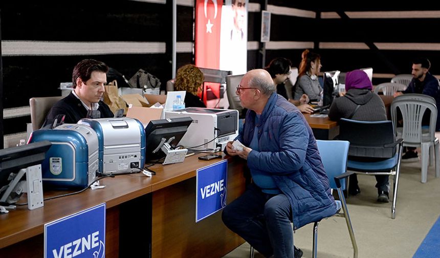 Kuşadası Belediyesi’nin Yörük Hizmet çadırında tüm işlemler kolaylıkla yapılıyor