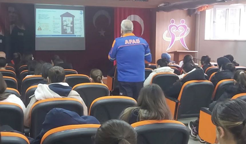 Öğrencilere afet bilinci aşılandı