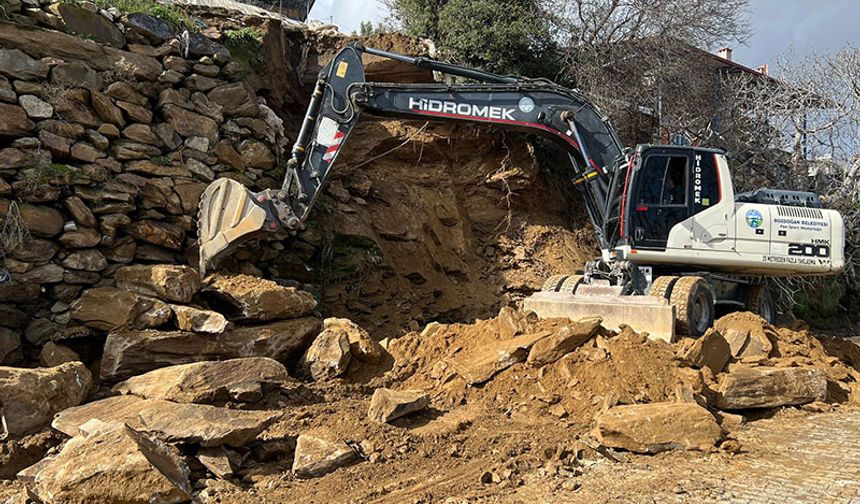 Bozdoğan’da yağmur nedeniyle göçen duvara anında müdahale
