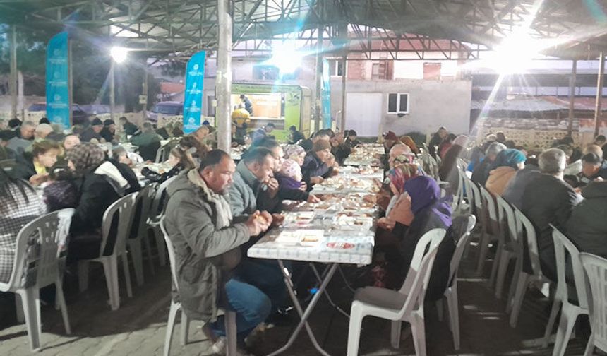 Büyükşehir Belediyesi binlerce vatandaşı iftar sofralarında buluşturuyor