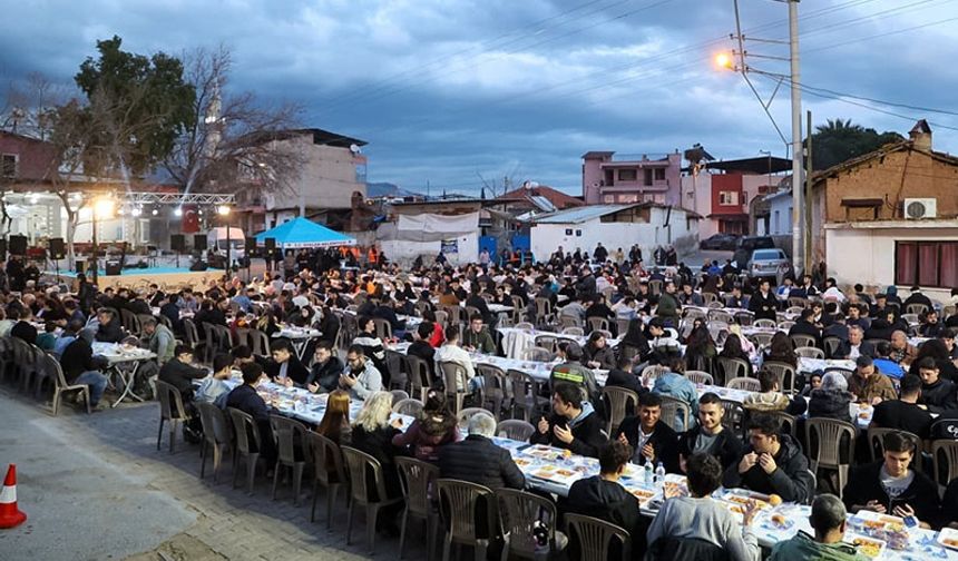 Efeler'de vatandaşlar aynı sofrada buluştu