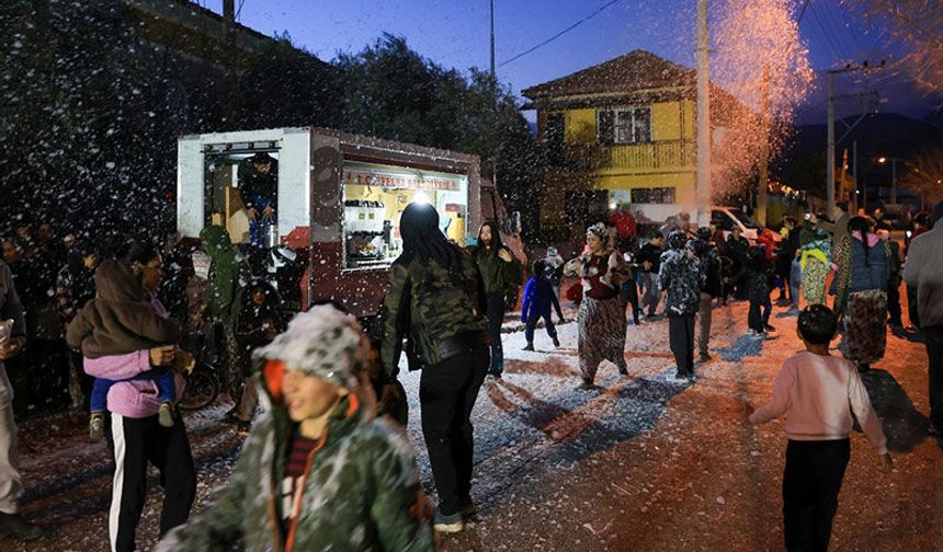 Efeler’in iftar programlarında çocuklar unutulmadı