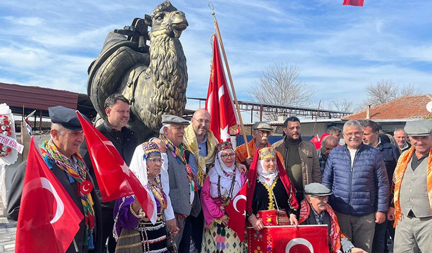 Başkan Zencirci'den devesiyle ünlü Turanlar'a deve heykeli