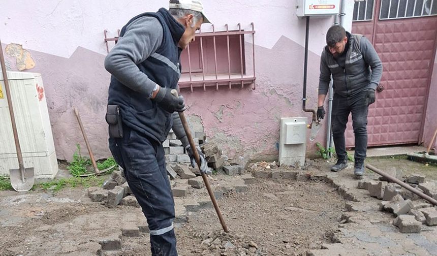 Koçarlı'da bozuk yollar onarıldı