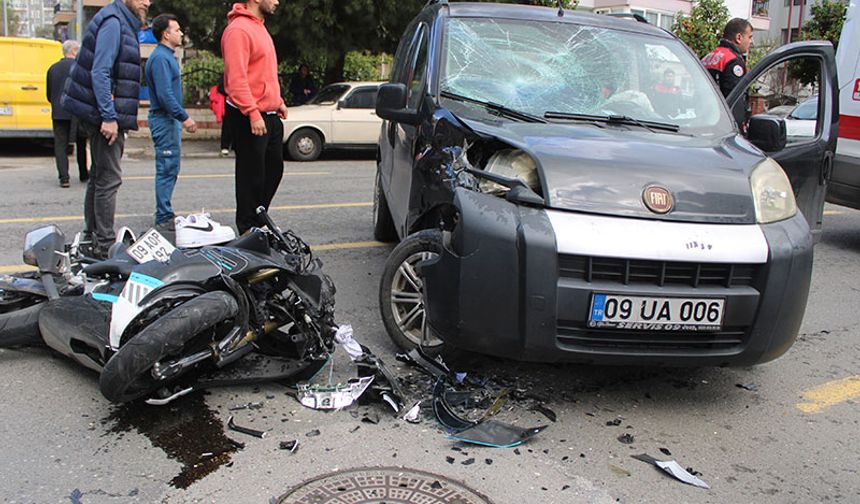 Ticari araçla motosiklet çarpıştı: 1 ağır yaralı