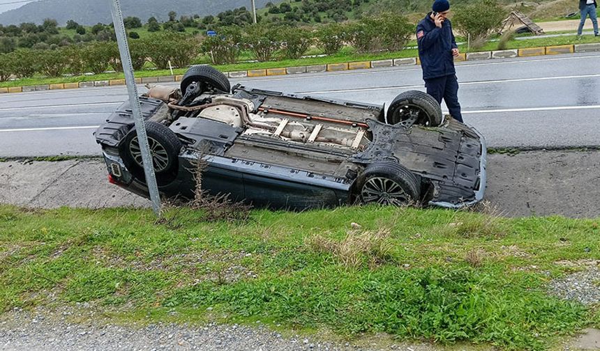 Kontrolden çıkan otomobil ters döndü