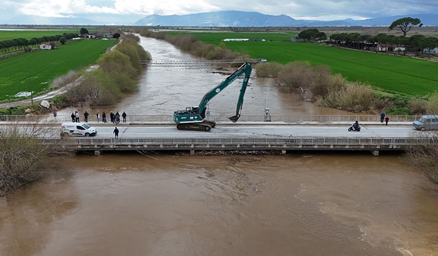 Büyük menderes nehri, köprü seviyesine yükseldi