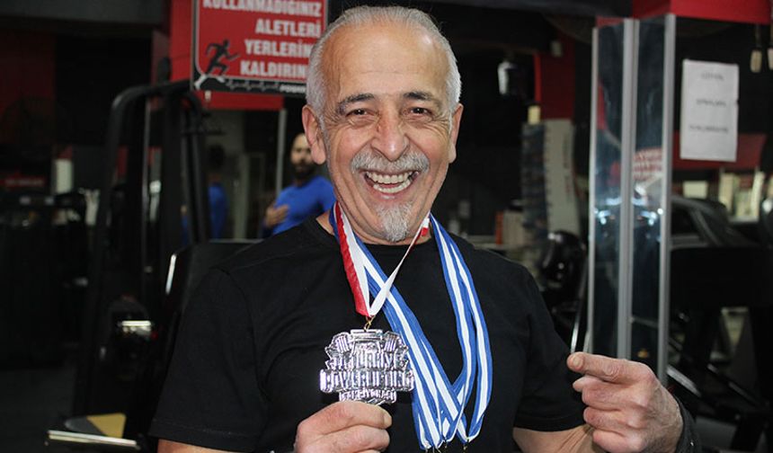 Rakip bulamayınca gençlerle yarıştı