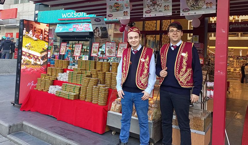 Tuğba’nın ‘geleneksel lokum günleri’ başladı