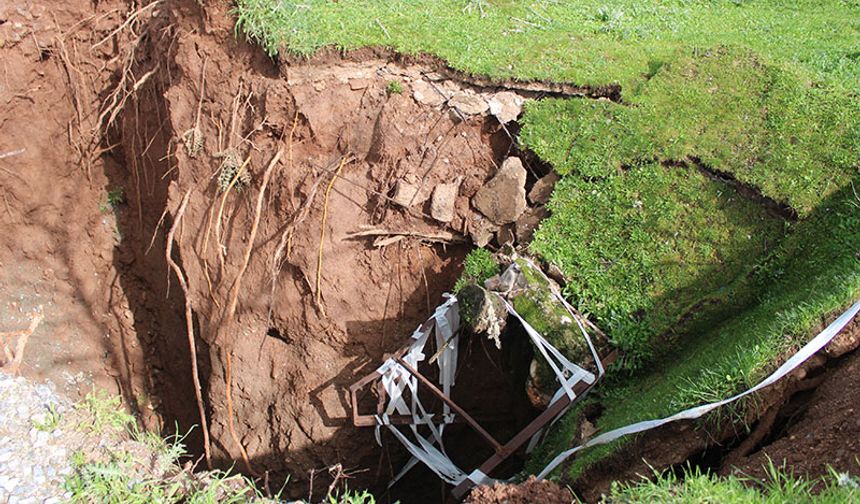 Aydın'da yol çöktü