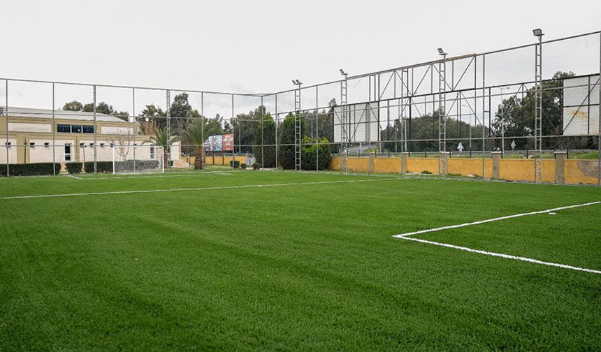 Çeştepe'deki halı saha yeniden hizmete açıldı