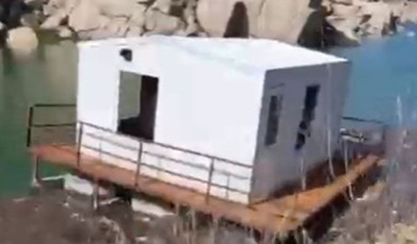 Çine Barajı'nda yüzen ev
