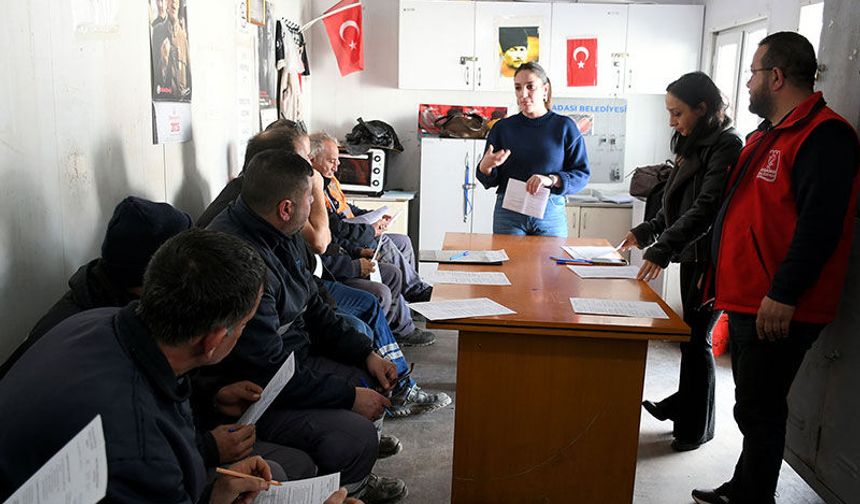 Kuşadası Belediyesi’nden personeline iş sağlığı ve güvenliği eğitimi