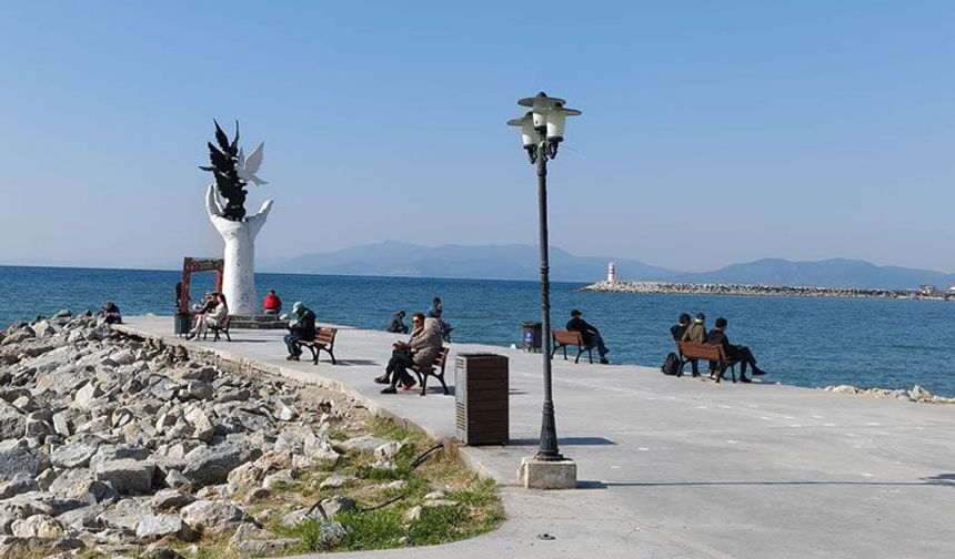 Kuşadası, Mart ayında yazı yaşadı
