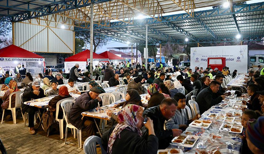 Balat Mahallesi'nde Ramazan bereketi paylaşıldı
