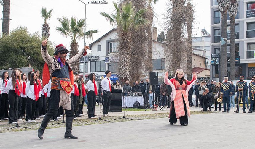 Kuşadası’nda Çanakkale Deniz Zaferi’nin 111. Yılı kutlandı