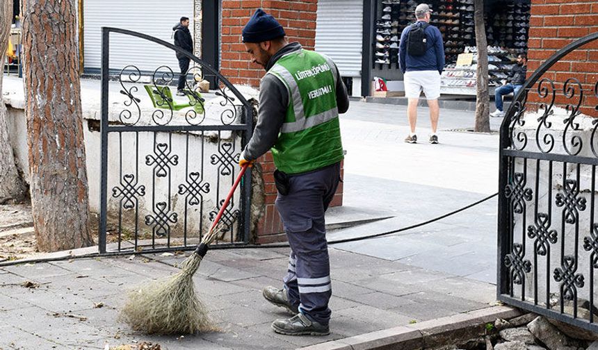 Kuşadası’nda camiler bayram namazına hazır
