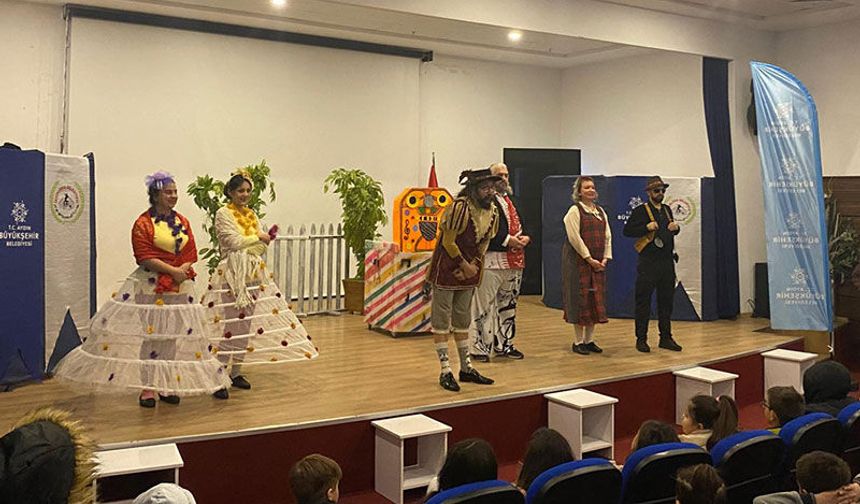 Büyükşehir Belediyesi İncirliova’da çocukları tiyatro ile buluşturdu