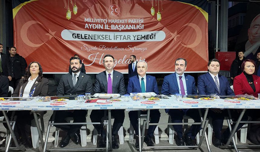 Bakan Bayraktar MHP’nin Aydın’daki iftar programına katıldı